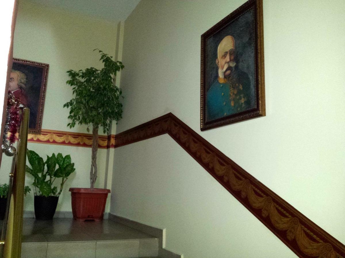 Hotel Triumph Nova Zagora Extérieur photo