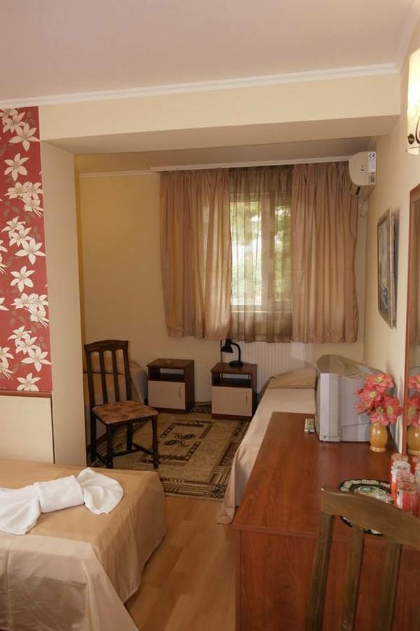 Hotel Triumph Nova Zagora Extérieur photo