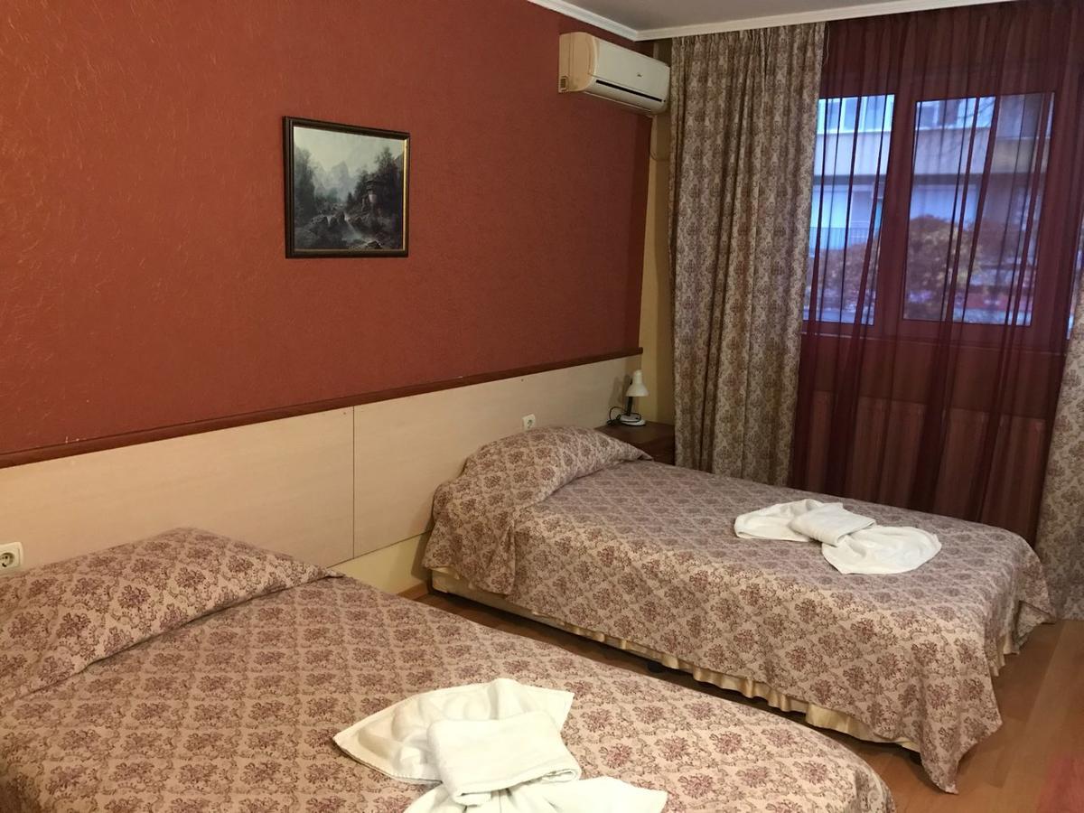 Hotel Triumph Nova Zagora Extérieur photo